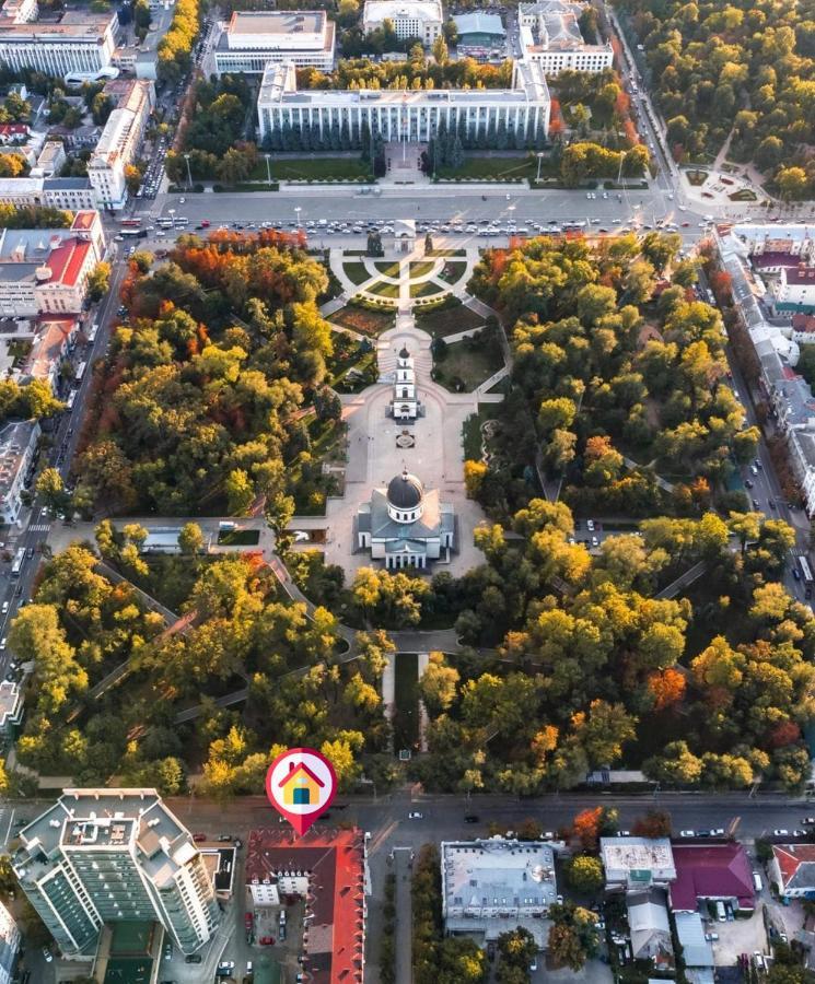 In The Heart Of The City Chisinau Exterior photo